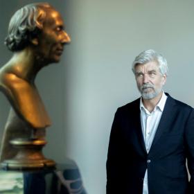 Knausgård modtager H.C. Andersen Litteraturprisen 2022