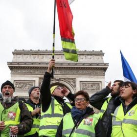 Faktalinkartikel: De Gule Veste. De gule veste ved en demonstration i Paris marts 2019. Foto: Kenzo Tribouillard/AFP/Ritzau Scanpix